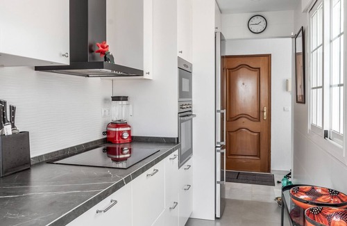 La Herradura Apartamento | Escapada con Amplia Terraza – Cerca de la Playa y del Centro