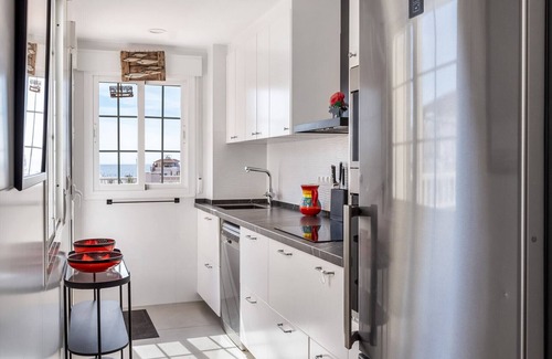 La Herradura Apartamento | Escapada con Amplia Terraza – Cerca de la Playa y del Centro