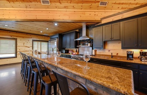 Broken Bow Casa | Big Timber Lodge: Spacious Retreat with Pool