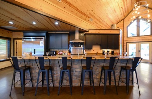 Broken Bow Casa | Big Timber Lodge: Spacious Retreat with Pool