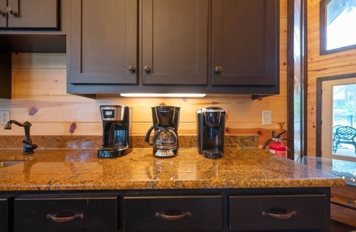 Broken Bow Casa | Big Timber Lodge: Spacious Retreat with Pool
