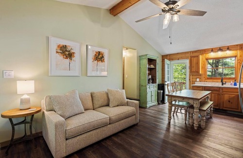Purlear Cabina | Big Views & Seclusion at Chalk Dust Overlook - Newly Renovated Cabin in Purlear