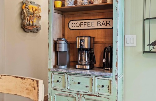 Purlear Cabina | Big Views & Seclusion at Chalk Dust Overlook - Newly Renovated Cabin in Purlear