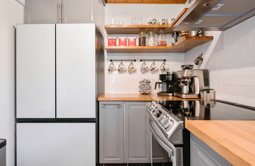 Raleigh Cabina | Big Warm Hug of a Cabin! Luxury Linens, Best Coffee Station for Miles