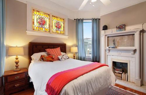 Dixon Park Casa | Big Yellow Brick House - Victorian District