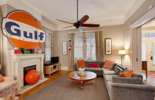 Dixon Park Casa | Big Yellow Brick House - Victorian District