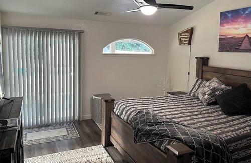 Shasta Lake Casa | Bigfoot house-10 min from the Lake with sparkling pool and all new furnishings.
