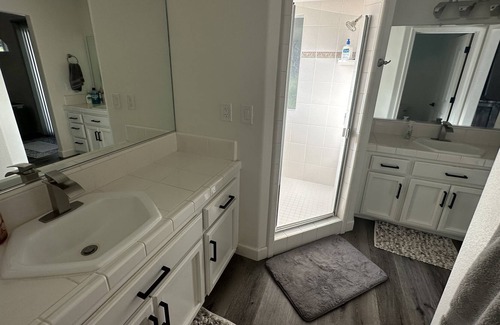 Shasta Lake Casa | Bigfoot house-10 min from the Lake with sparkling pool and all new furnishings.
