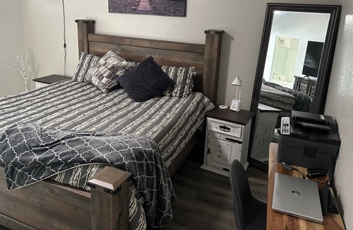 Shasta Lake Casa | Bigfoot house-10 min from the Lake with sparkling pool and all new furnishings.