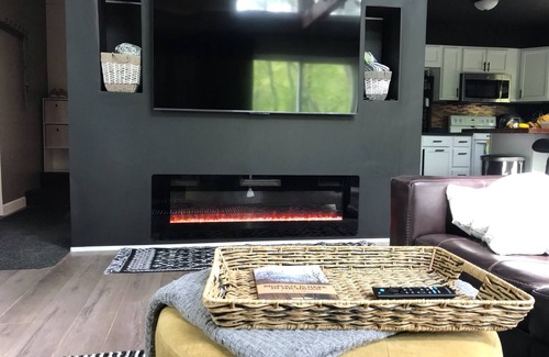 Farwell Casa | Bigfoot Retreat -Atv trails- Outdoor shower- Secret Game Room