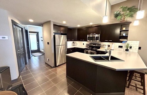 Scotch Creek Condominio | Bigfoot's Beach Retreat - Shuswap Vacation & Sledding Destination