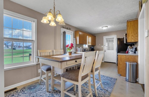 Oak Grove Casa | Bigger and Better BNB Mid-Term Stay with King Bed