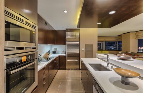 Las Vegas Strip Apartamento | Biggest Penthouse at Vdara! 2 BR Stunning 270° Strip Views! Sleeps 7! 42nd Floor