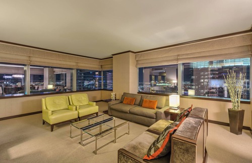 Las Vegas Strip Apartamento | Biggest Penthouse at Vdara! 2 BR Stunning 270° Strip Views! Sleeps 7! 42nd Floor