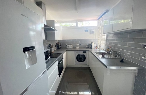 Kennington Casa | BigHouse·Family·Garden·HugeTV·2Baths·FullKitchen