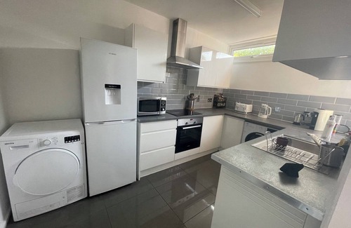 Kennington Casa | BigHouse·Family·Garden·HugeTV·2Baths·FullKitchen