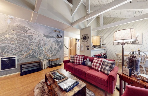 Majestic Pines Condominio | Bigwood 41 Cozy Mountain Cabin, Private Washer Dryer, 1 mile to Eagle Lodge by RedAwning