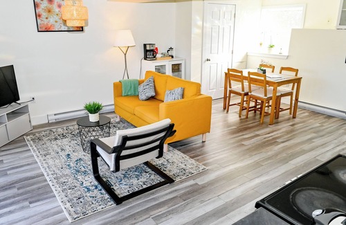 Timberlea Apartamento | Riverside Retreat- Bike, Hike, Relax – Cozy Stay Near BLT & Bluff Trails