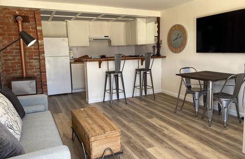 Shell Beach Apartamento | Bike, Hike, Walk, Talk, Wine.....all within view of the ocean!