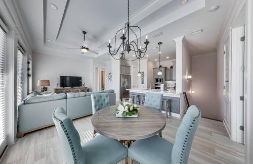 Panama City Beach Casa | Bike to Beach, Resort Pool, Designer Updates, Enjoy The Big Chill, Pet Friendly