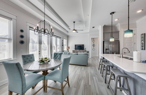 Panama City Beach Casa | Bike to Beach, Resort Pool, Designer Updates, Enjoy The Big Chill, Pet Friendly
