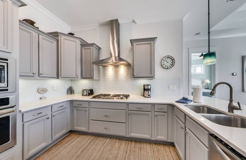 Panama City Beach Casa | Bike to Beach, Resort Pool, Designer Updates, Enjoy The Big Chill, Pet Friendly