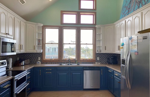 Ocracoke Casa | Esta casa profesionalmente decorado ofrece una piscina privada y una bañera de hidromasaje.