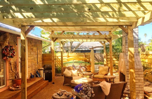 Longbeach Village Cabaña | Bikini Top Cottage en el pueblo histórico de Longboat Key