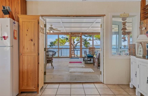 Alligator Point Casa | Bill's Bay Breeze is the perfect spot for a family vacation or a weekend getaway