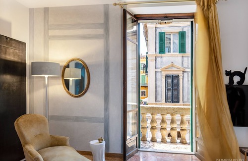 Citta Antica Apartamento | Billie's Flat RED - art & design apt in Verona historic centre