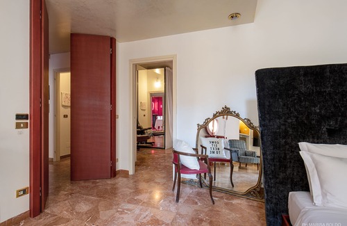 Citta Antica Apartamento | Billie's Flat RED - art & design apt in Verona historic centre