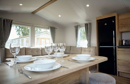 Great Houghton Casa | Billing Aquadrome Silver 2 Bed Caravan Pet HW75