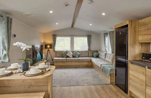 Great Houghton Casa | Billing Aquadrome Silver 3 Bed Caravan Pet MP110