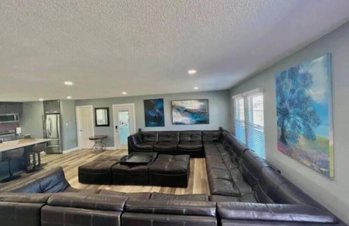 Victorville Casa | Billion Rock Escape - a large beautiful secluded oasis minutes from town