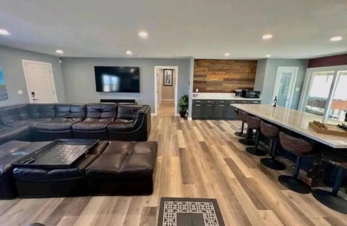 Victorville Casa | Billion Rock Escape - a large beautiful secluded oasis minutes from town