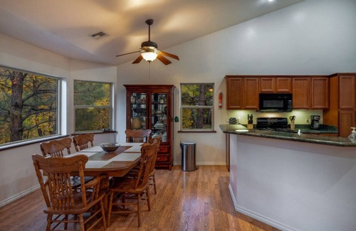 Pinetop-Lakeside Cabina | Billy Creek / 3 BR & 2BA / Xmas Time / Fireplaces