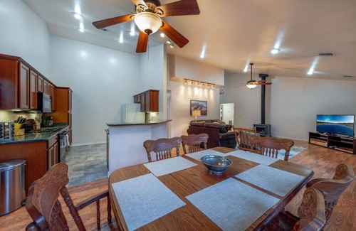 Pinetop-Lakeside Cabina | Billy Creek / 3 BR & 2BA / Xmas Time / Fireplaces