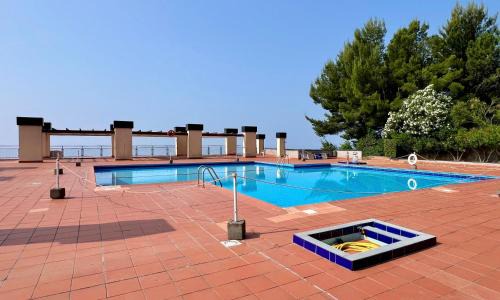 Varazze Apartamento | Bilocale con piscina condominiale