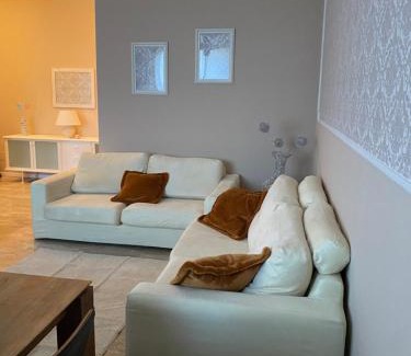 Opera Apartamento | Bilocale di Prestigio a pochi passi a piedi dallo IEO 10 minuti in auto da HUMANITAS 15 minuti dal centro di Milano