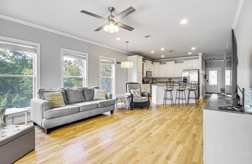 Biloxi Condominio | Biloxi Condo w/ Community Pool ~ Half-Mi to Beach!