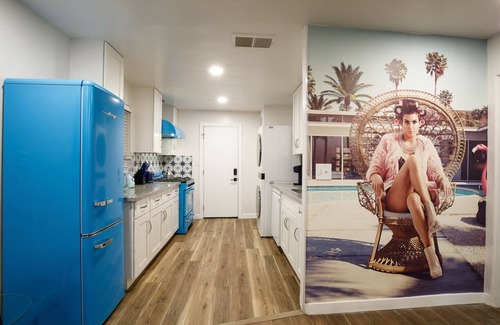 Encanto Casa | Biltmore Bungalows Triplex w/Heated Pool, Carports, 9 Smart TVs, W/D, Fast WiFi