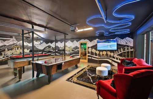 Skyland Casa | Biltmore Forest Retreat Sauna Hot tub Game Rm