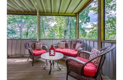 Kenilworth Apartamento | Biltmore Hideaway - Luxury Urban Tree Top Retreat