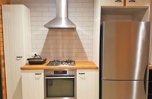 Rye Apartamento | Pocos minutos a pie de playa y tiendas, renovado y moderno, televisión inteligente, WIFI