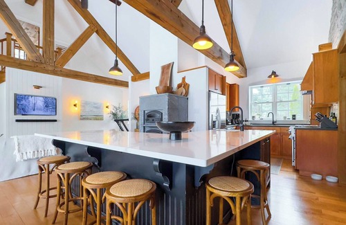 Ashfield-Colborne-Wawanosh Cabaña | Birch Beach Lake House-Hottub Sauna Lake Access