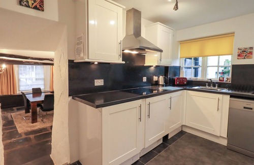 Ambleside Cabaña | BIRCHCROFT, pet friendly, character holiday cottage in Ambleside