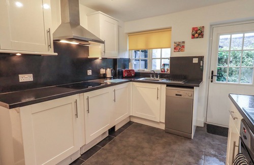 Ambleside Cabaña | BIRCHCROFT, pet friendly, character holiday cottage in Ambleside
