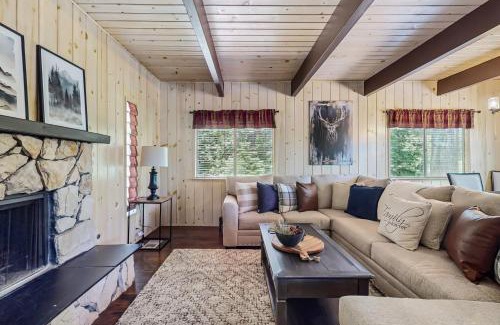 Blue Jay Casa | Birchwood Bliss