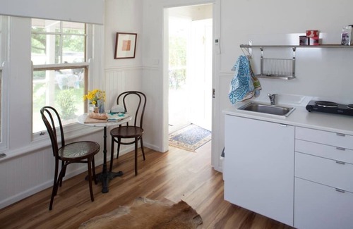 Kyneton Casa | BIRD HOUSE - A ROMANTIC SHACK ON THE EDGE OF PIPER ST