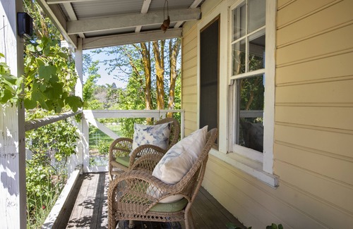 Kyneton Casa | BIRD HOUSE - A ROMANTIC SHACK ON THE EDGE OF PIPER ST